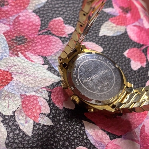 Michael Kors gold tone stainless steal Ladies Watch MK5132 Quartz movement - Picture 6 of 7